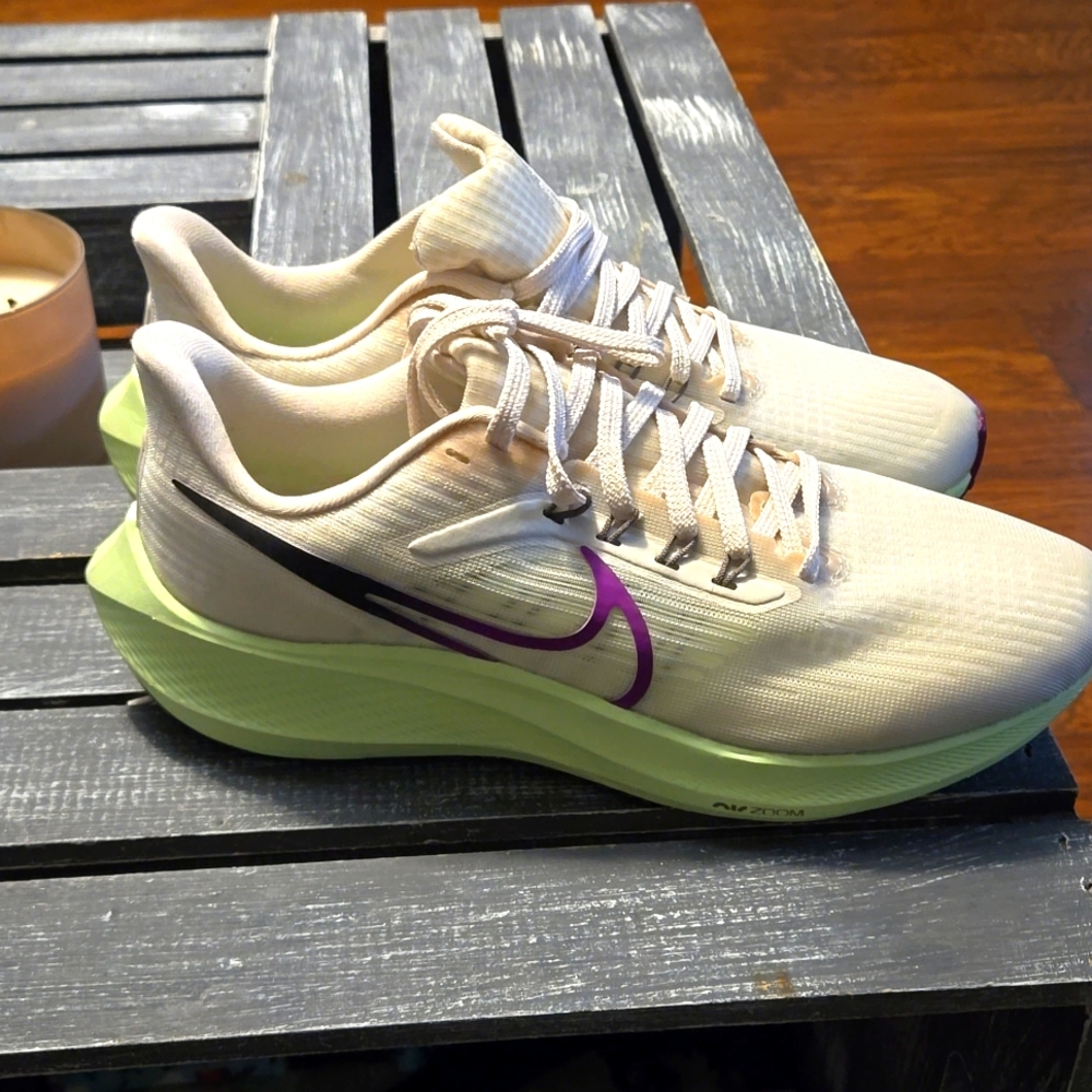 NIKE Air Zoom Pegasus 39 Running Shoes womens 8 Light Orewood Plumb Purple